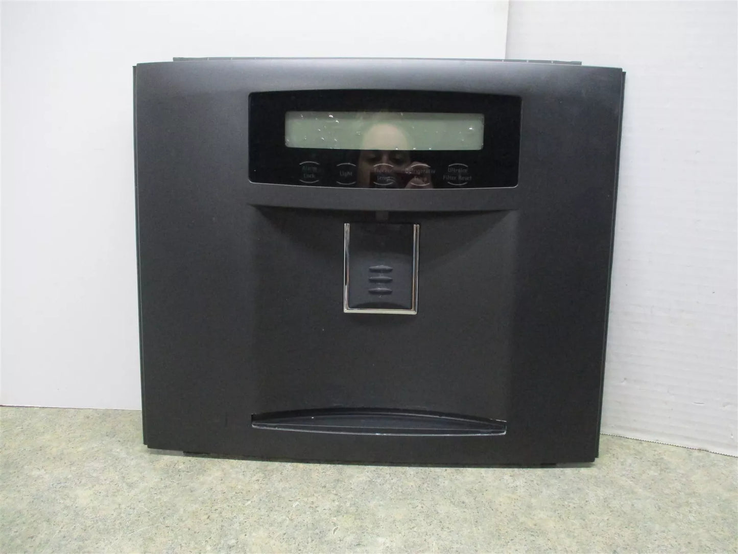 Couvercle du distributeur de réfrigérateur LG MCK38084101