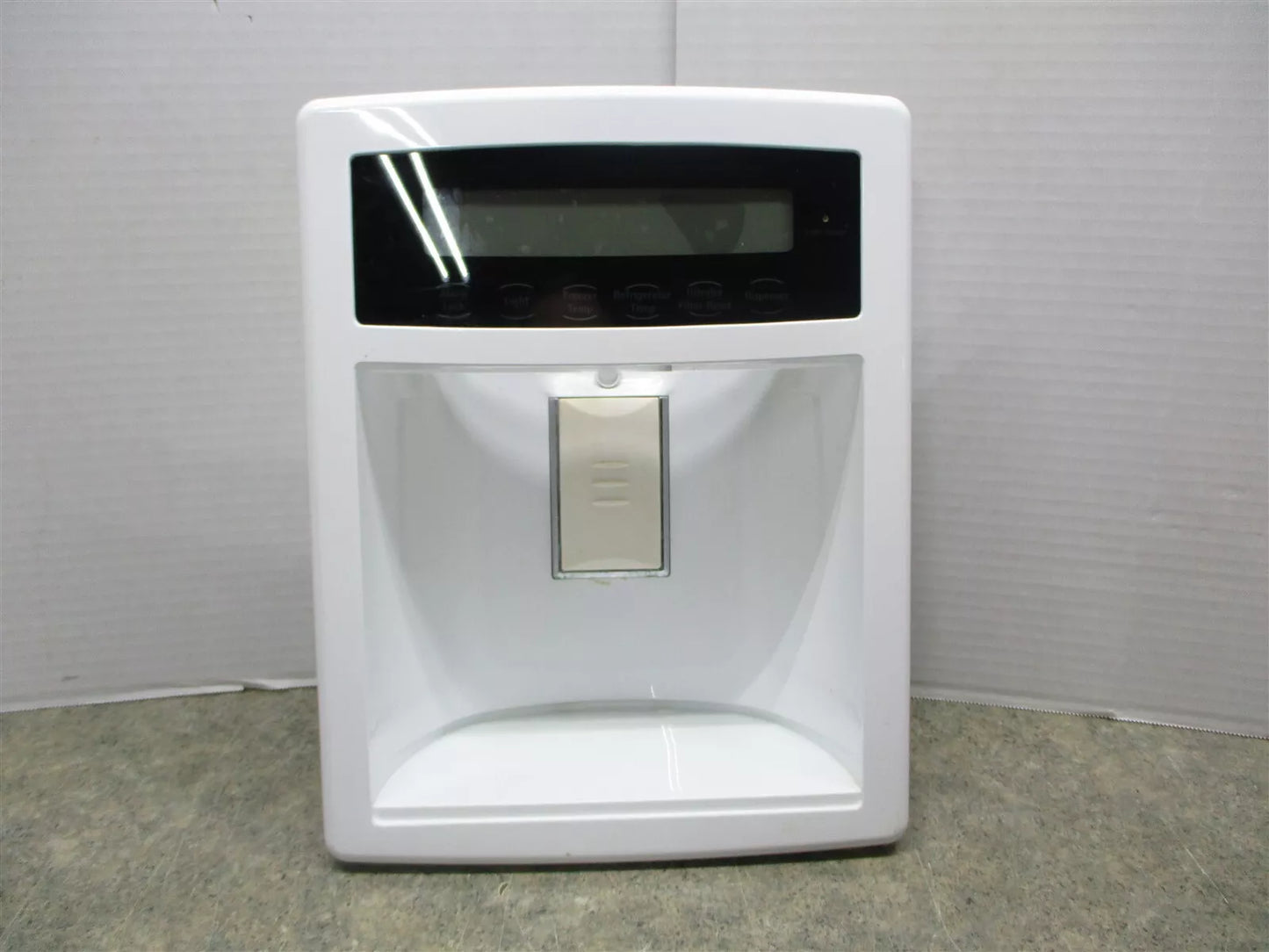 Couvercle de réfrigérateur LG 3551JA1132L, distributeur